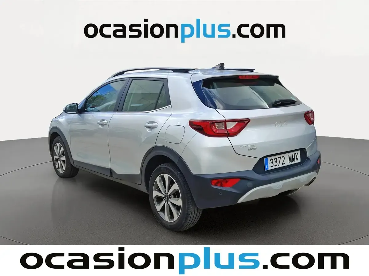 Usado Kia Stonic 101 CV (74 kW) 2024 Gris plata SUV