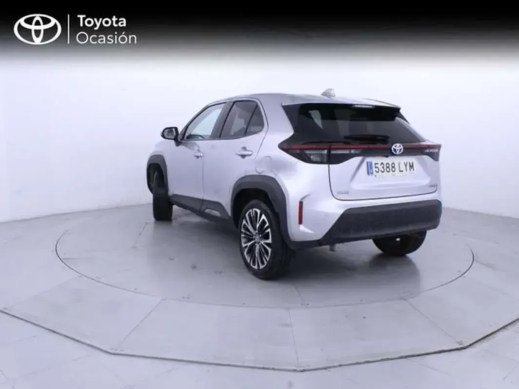 Usado Toyota Yaris Cross Plus 116 CV (85 kW) 2022 Gris SUV