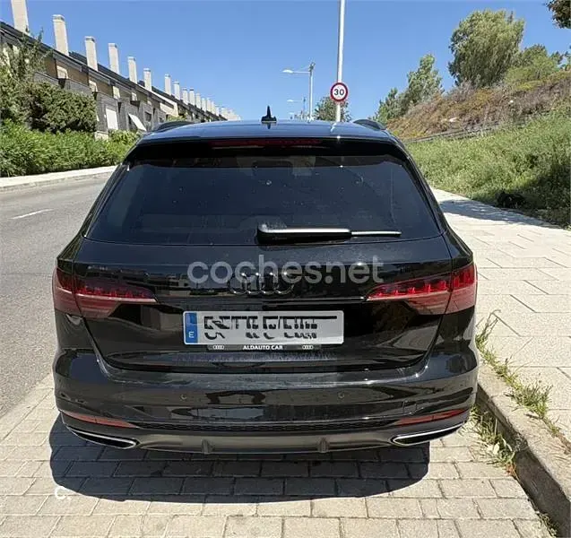 Usado Audi A4 163 CV (119 kW) 2024 Negro Familiar