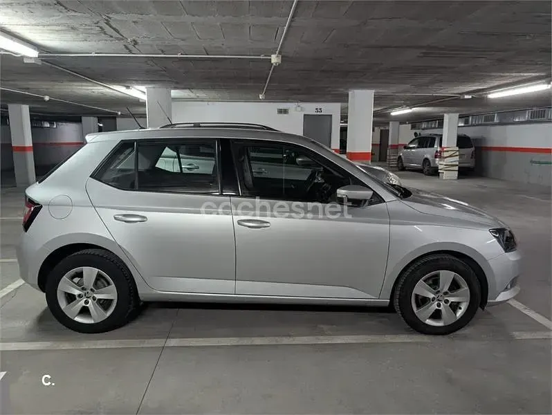 Usado Skoda Fabia 75 CV (55 kW) 2017 Gris / plata Berlina