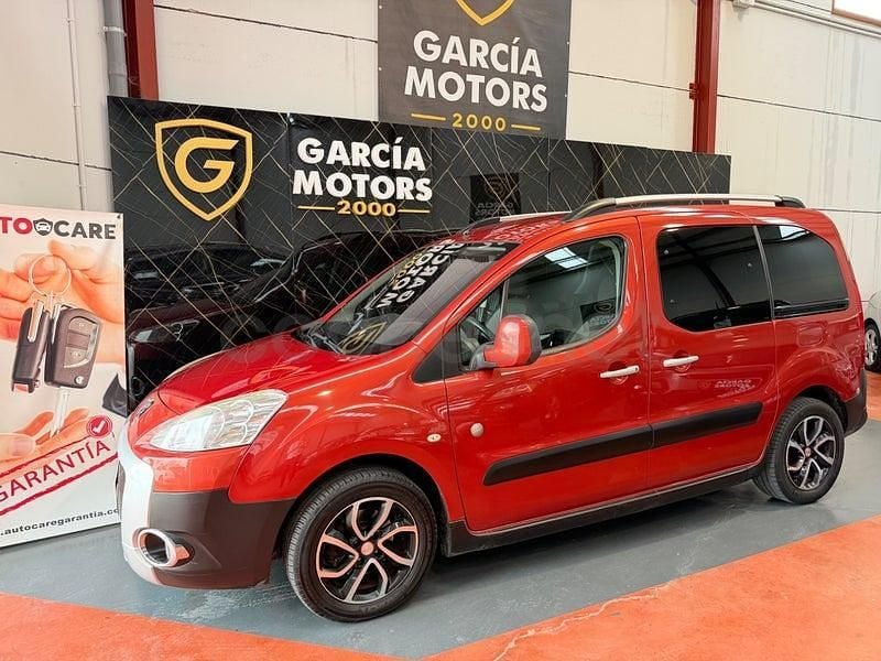 Usado Peugeot Partner Tepee Outdoor 112 CV (82 kW) 2011 Granate Monovolumen