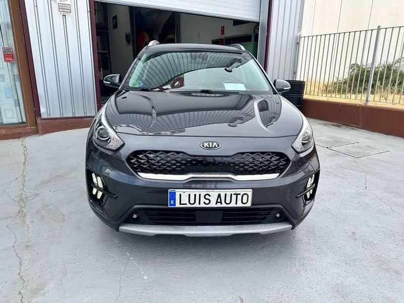 Usado Kia Niro 141 CV (103 kW) 2022 Gris / plata SUV
