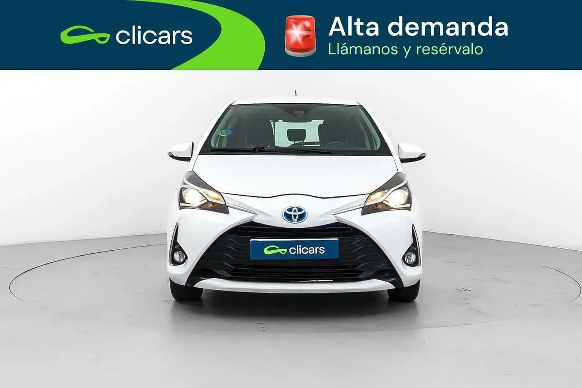 Usado Toyota Yaris Hybrid Active 75 CV (55 kW) 2019 Blanco Berlina