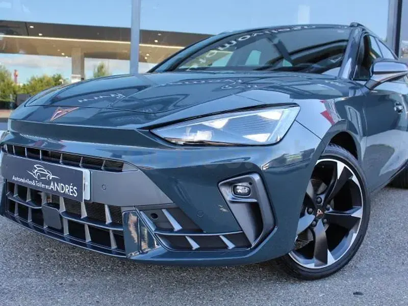 Usado Cupra Leon 150 CV (110 kW) 2025 Azul Familiar