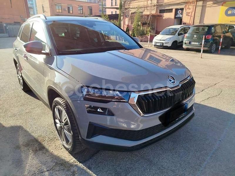 Usado Skoda Karoq SportLine 115 CV (84 kW) 2022 Gris / plata SUV