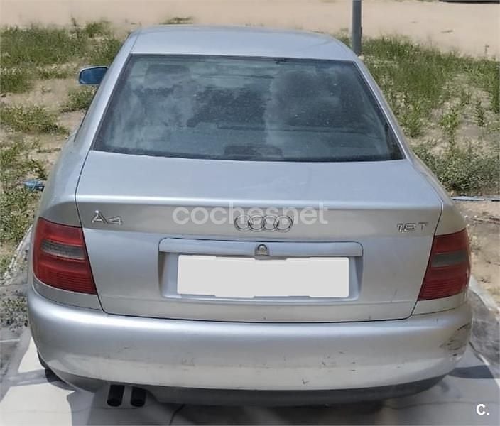 Usado Audi A4 150 CV (110 kW) 1998 Gris / plata Berlina