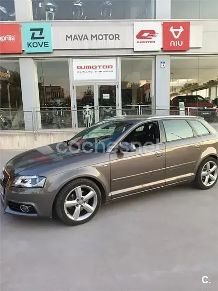 Usado Audi A3 Attraction 140 CV (102 kW) 2011 Gris / plata Utilitario