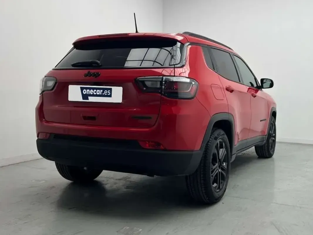 Usado Jeep Compass Night Eagle 131 CV (96 kW) 2022 Rojo SUV