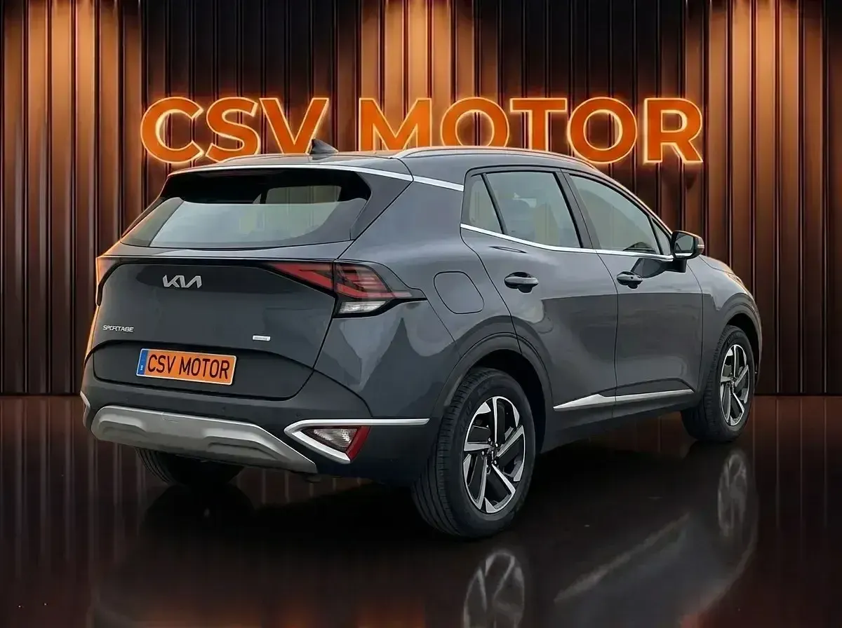 Usado Kia Sportage 239 CV (175 kW) 2023 Gris SUV