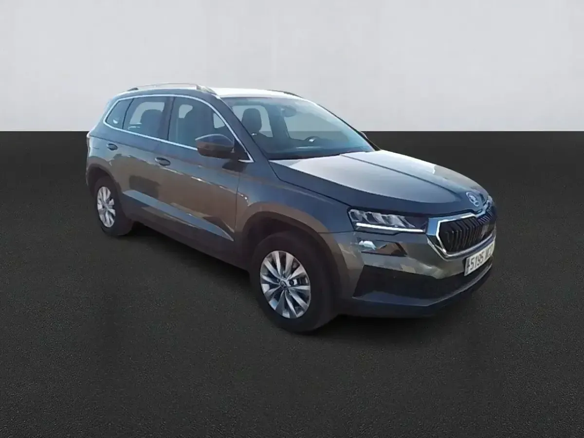 Usado Skoda Karoq Ambition 116 CV (85 kW) 2022 Gris SUV