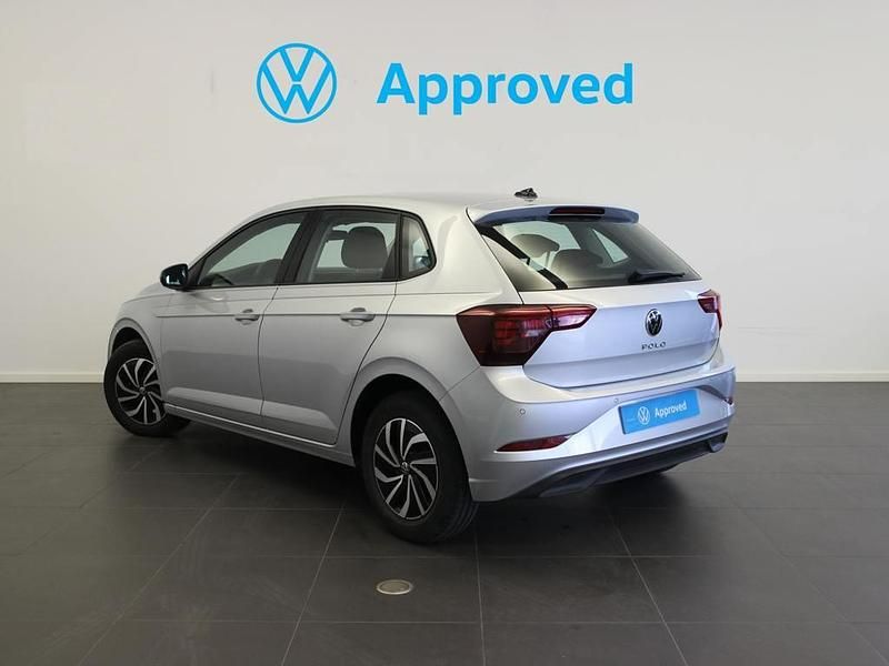Usado VW Polo Life 95 CV (69 kW) 2024 Gris plata Utilitario