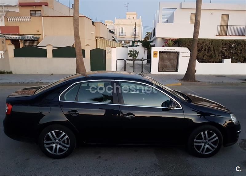 Usado VW Jetta Edition 105 CV (77 kW) 2010 Negro Berlina