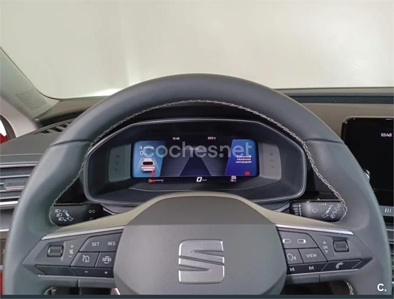 Usado Seat Leon Style 110 CV (80 kW) 2022 Blanco Familiar