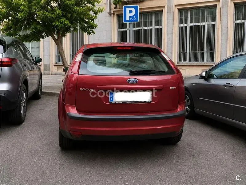 Usado Ford Focus Trend 115 CV (84 kW) 2008 Granate Berlina