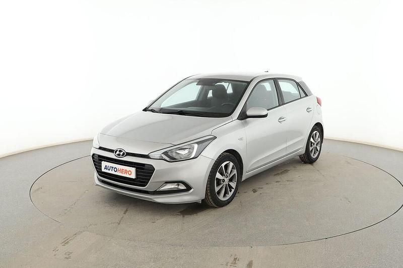 Usado Hyundai i20 101 CV (74 kW) 2018 Gris Berlina