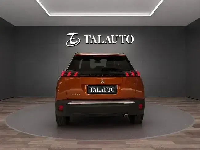 Usado Peugeot 2008 Allure 110 CV (80 kW) 2021 Naranja SUV