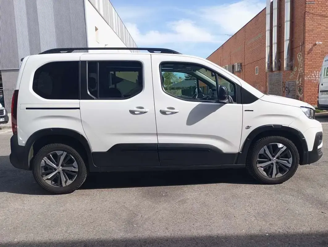 Usado Peugeot Rifter GT-line 131 CV (96 kW) 2020 Blanco Monovolumen