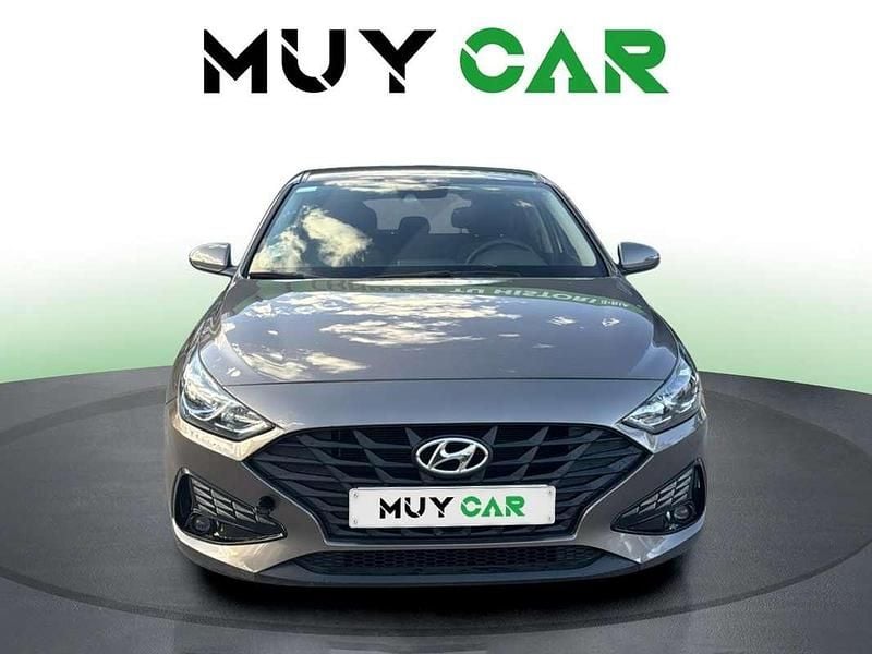 Usado Hyundai i30 110 CV (80 kW) 2021 Gris Utilitario