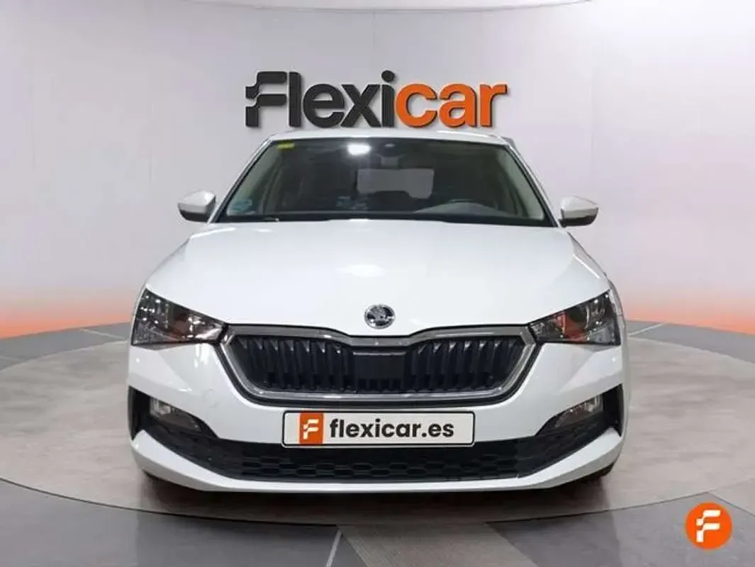 Usado Skoda Scala Style 116 CV (85 kW) 2020 Blanco Utilitario