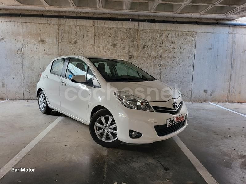 Usado Toyota Yaris Active 90 CV (66 kW) 2012 Blanco Berlina