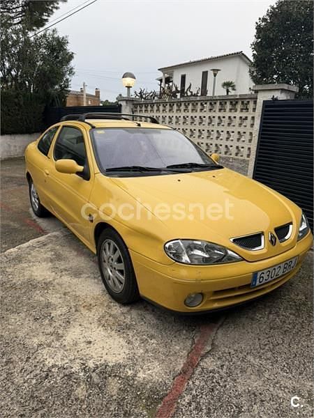 Usado Renault Mégane Coupé Sportway 110 CV (80 kW) 2001 Amarillo Coupe