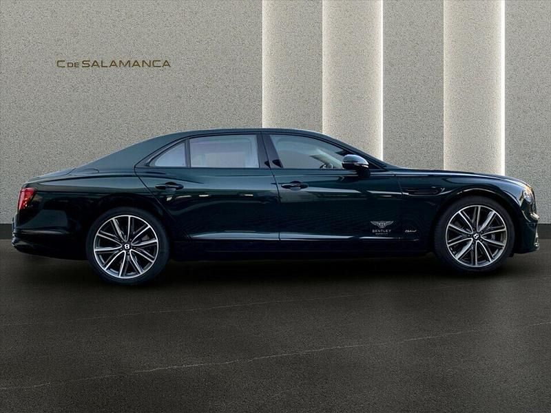 Usado Bentley Flying Spur 551 CV (405 kW) 2023 Verde Berlina