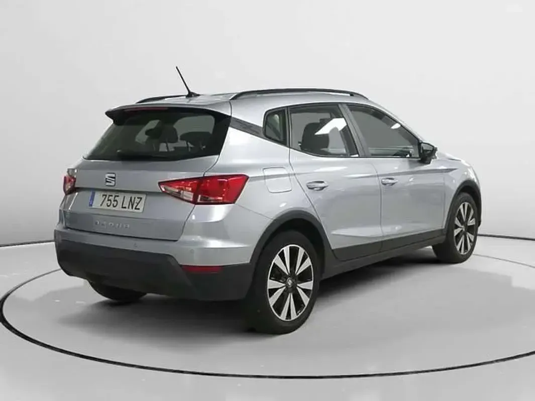 Usado Seat Arona Style 110 CV (80 kW) 2021 Gris SUV