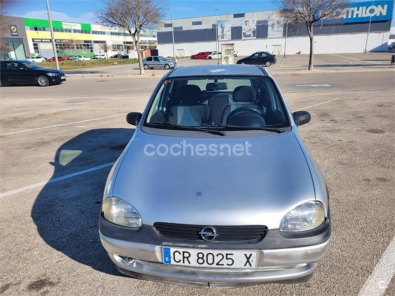 Usado Opel Corsa Eco 60 CV (44 kW) 1999 Gris / plata Berlina