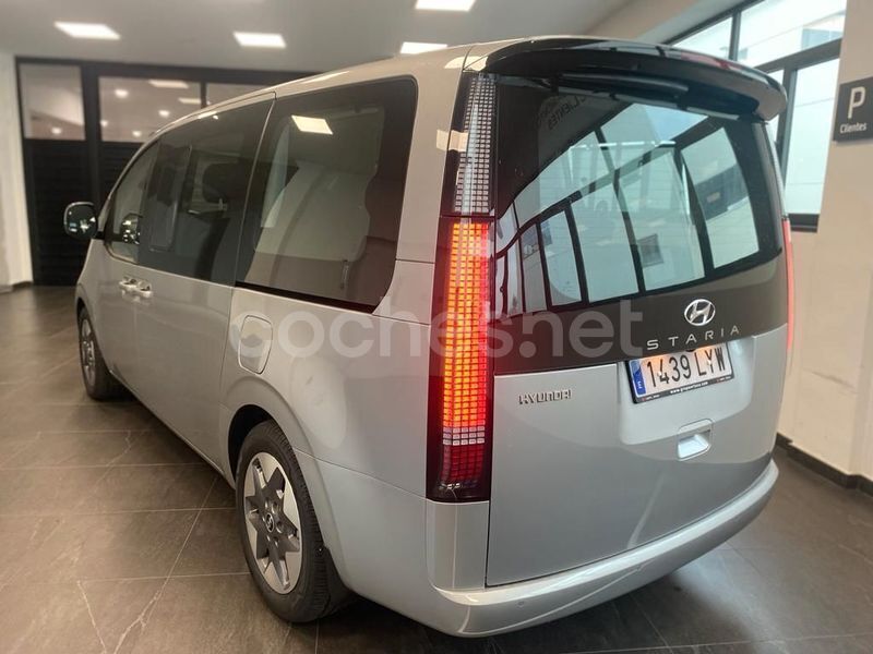 Usado Hyundai Staria 177 CV (130 kW) 2023 Gris / plata Monovolumen