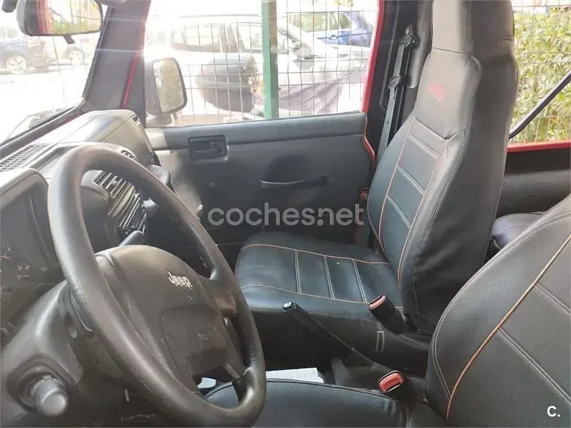 Usado Jeep Wrangler Sport 143 CV (105 kW) 2005 Rojo SUV