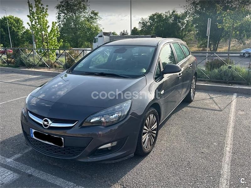 Usado Opel Astra Selective 110 CV (80 kW) 2014 Gris / plata Familiar