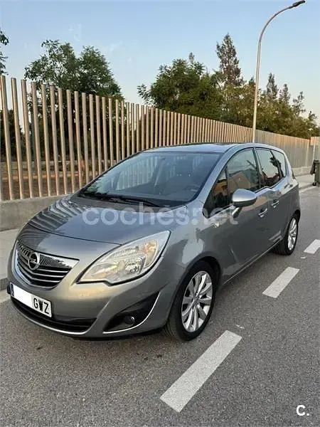 Usado Opel Meriva Cosmo 120 CV (88 kW) 2010 Gris / plata Monovolumen