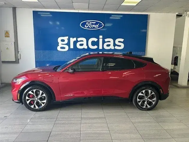 Usado Ford Mustang Mach-E Premium 258 kW (351 CV) 2024 Rojo lucid (metalizado) SUV