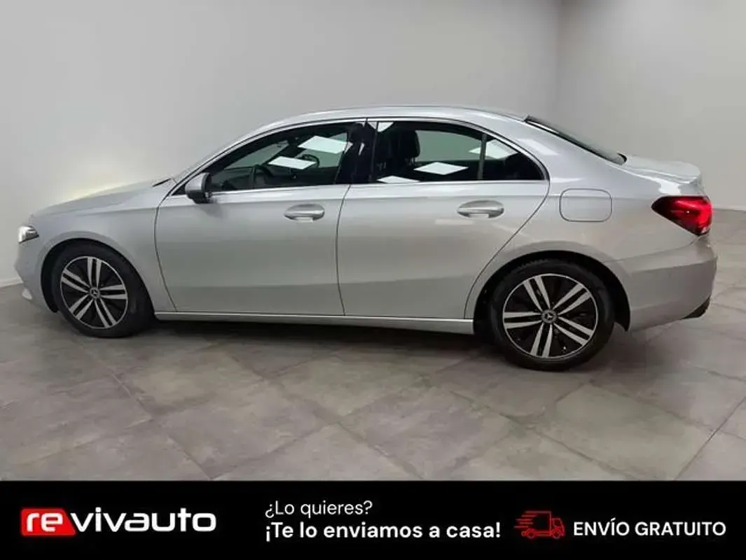 Usado Mercedes A180 116 CV (85 kW) 2022 Gris Berlina