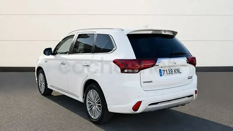 Usado Mitsubishi Outlander P-HEV 224 CV (164 kW) 2018 Blanco SUV
