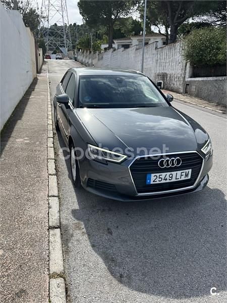 Usado Audi A3 131 CV (96 kW) 2020 Gris / plata Berlina