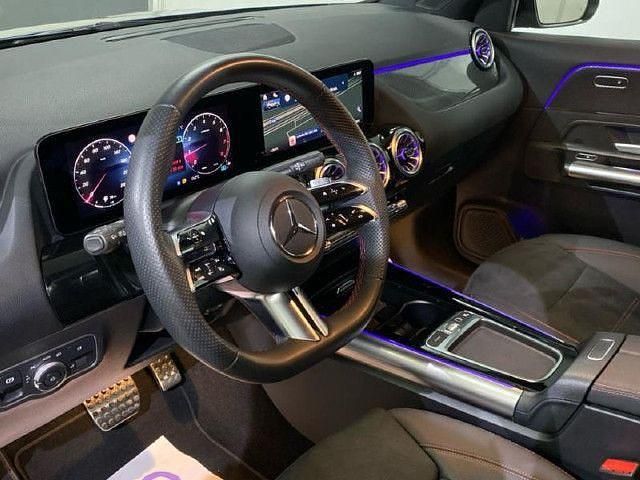 Usado Mercedes GLA200 AMG line 163 CV (119 kW) 2025 Azul espectra SUV