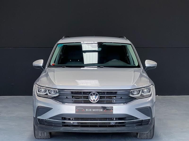Usado VW Tiguan Life 150 CV (110 kW) 2021 Gris SUV