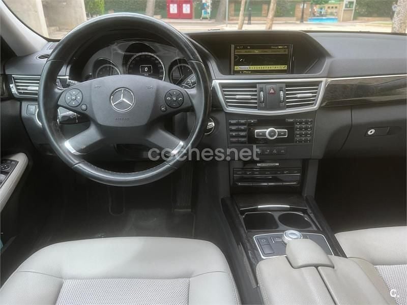 Usado Mercedes E220 Avantgarde 170 CV (125 kW) 2011 Gris / plata Berlina