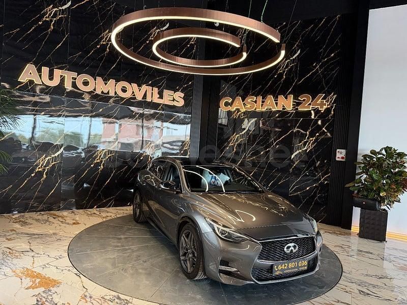 Usado Infiniti Q30 Sport Tech 170 CV (125 kW) 2017 Gris / plata Berlina