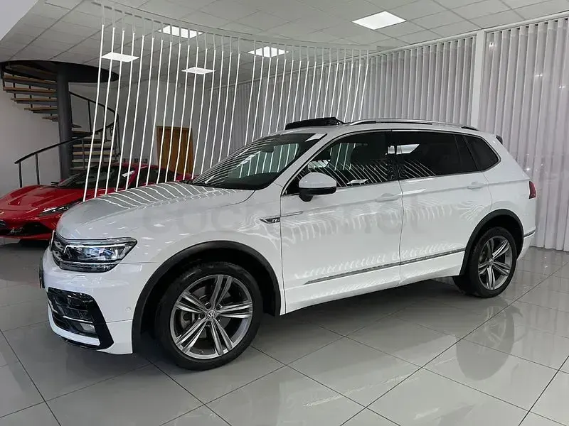 Begagnad VW Tiguan Allspace Sportline 190 HK (139 kW) 2018 Vit SUV