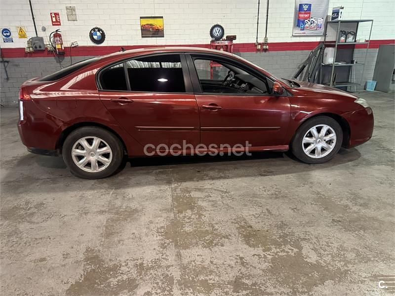 Usado Renault Laguna III Privilege 130 CV (95 kW) 2009 Granate Berlina