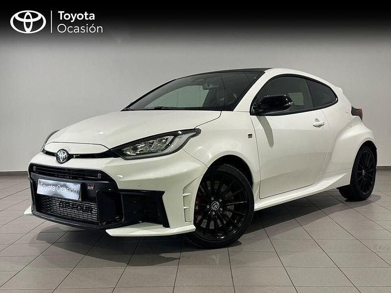 Blanco Usado 2024 Toyota Yaris Berlina | 52.900 € - Imagen 1/4