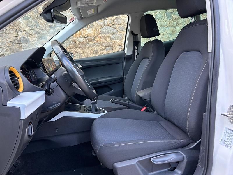 Usado Seat Arona Ecomotive 110 CV (80 kW) 2021 Blanco SUV