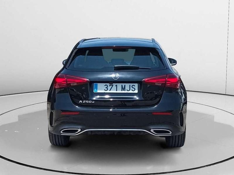 Usado Mercedes A250 AMG line 220 CV (161 kW) 2023 Negro Utilitario