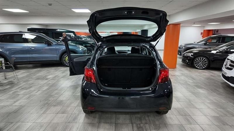 Usado Toyota Yaris Hybrid Advance 99 CV (72 kW) 2017 Negro Utilitario
