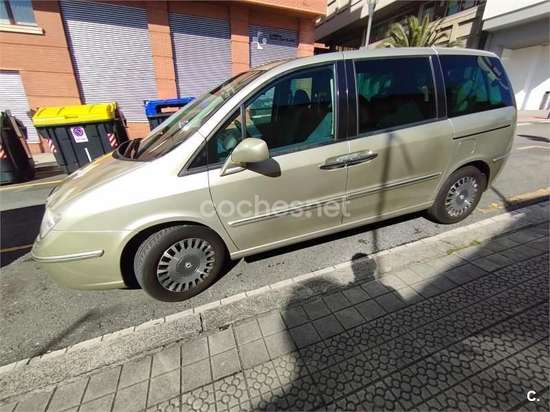 Usado Lancia Phedra 136 CV (100 kW) 2007 Beige Monovolumen