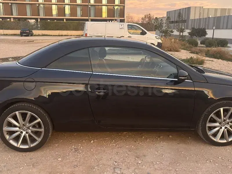 Usado VW Eos 140 CV (102 kW) 2009 Negro Descapotable
