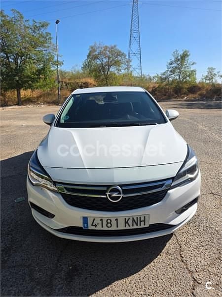 Blanco Usado 2018 Opel Astra Business Berlina | 12.400 € (Un poco caro) - Imagen 1/4