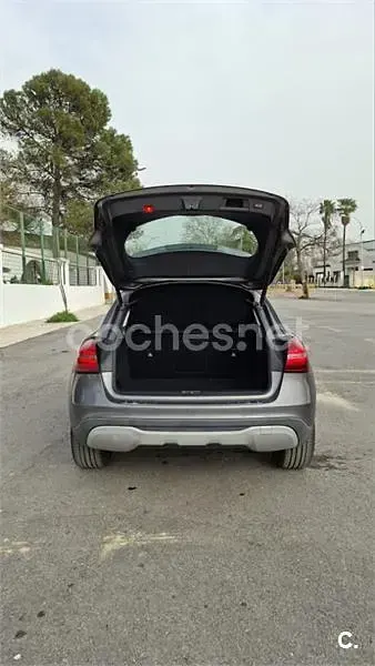 Usado Mercedes GLA180 122 CV (89 kW) 2017 Gris / plata SUV